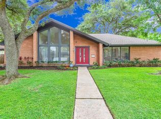 8119 Braesview Ln, Houston, TX 77071