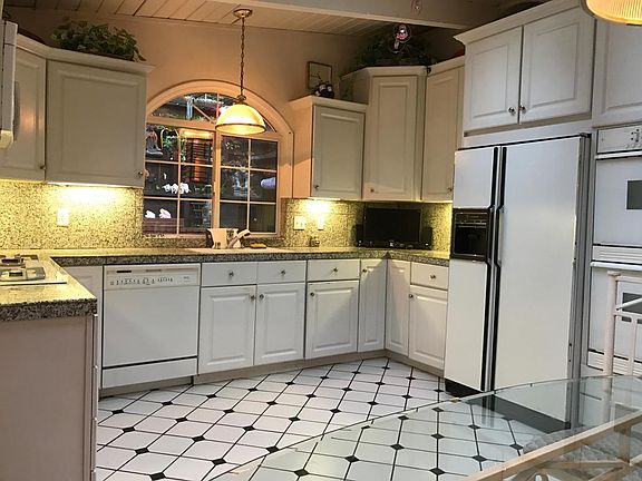 5th image of 313 W Baltimore Ave