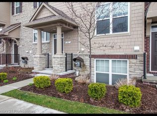 951 Barclay Cir #48, Rochester, MI 48307