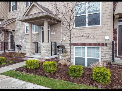 951 Barclay Cir #48, Rochester, MI, 48307
