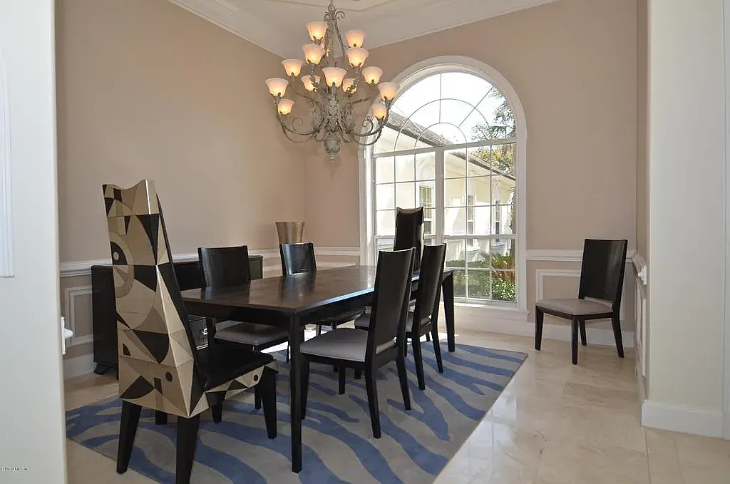 6 bed, 5000 sqft, $8,000 — Photo 4