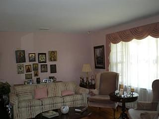 4th image of 43 Woodbine Ave
