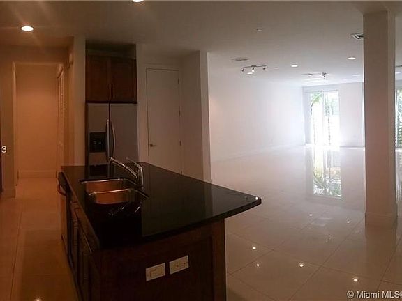 5th image of 723 SE 13th St