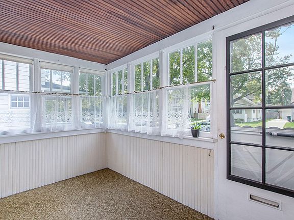 2nd image of 925 Franklin Ave