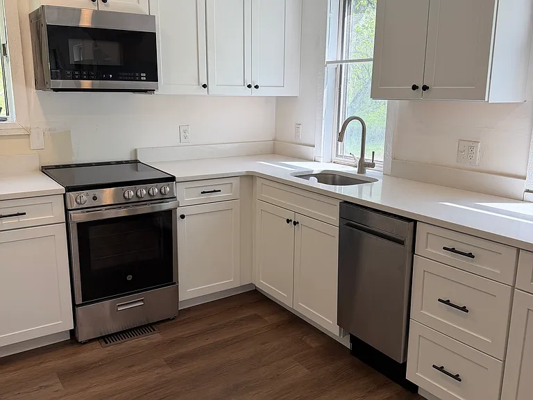 1151 Albany Post Rd — Photo 6