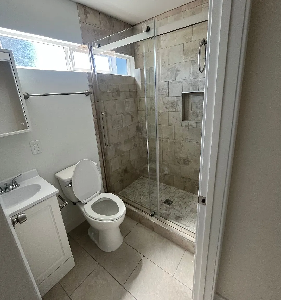 2 bed, 1.5 bath, 840 sqft, $2,499 — Photo 2