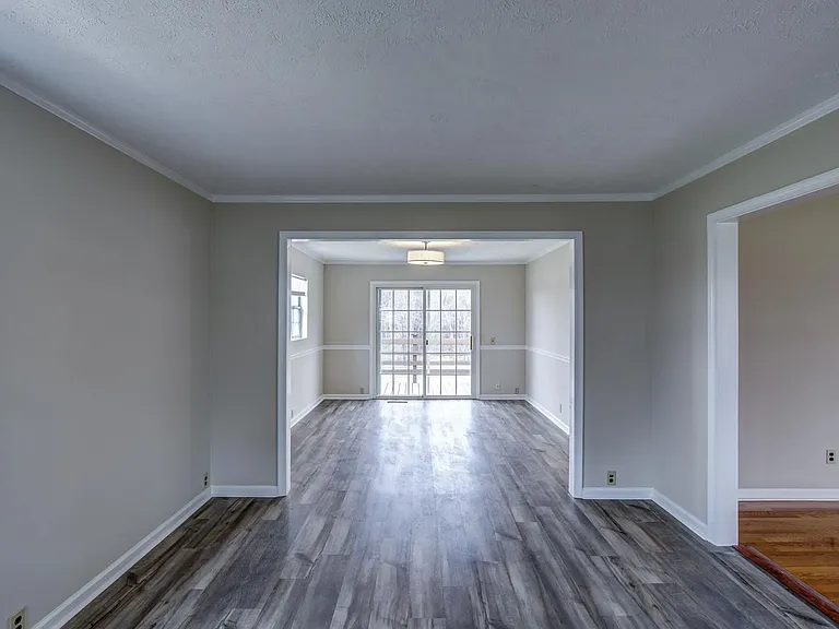 4295 Everett Rd — Photo 4
