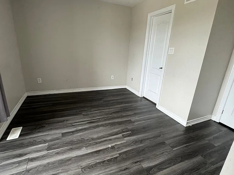 458 Linden Dr W — Photo 6