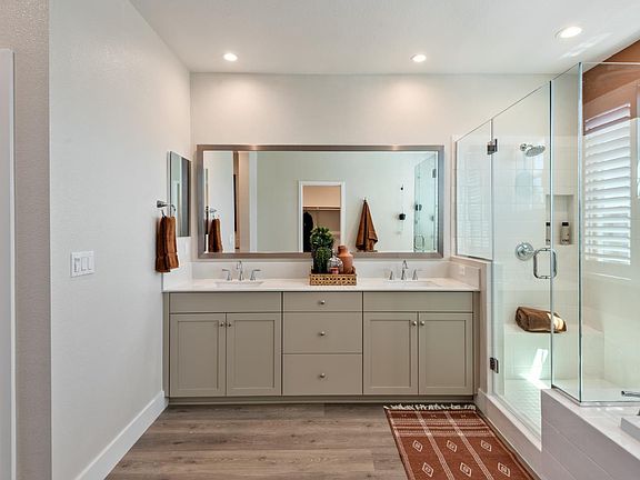 4th image of 2527 Courtney Avenue