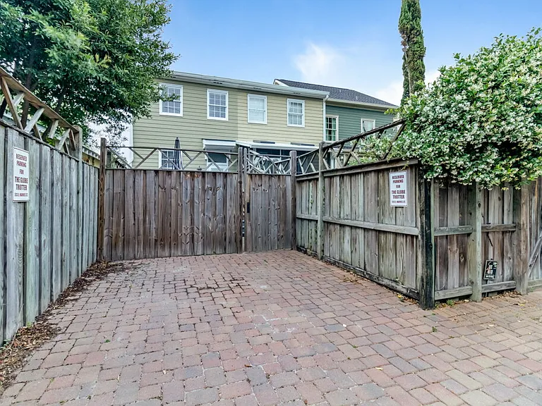 513 E Harris St — Photo 15