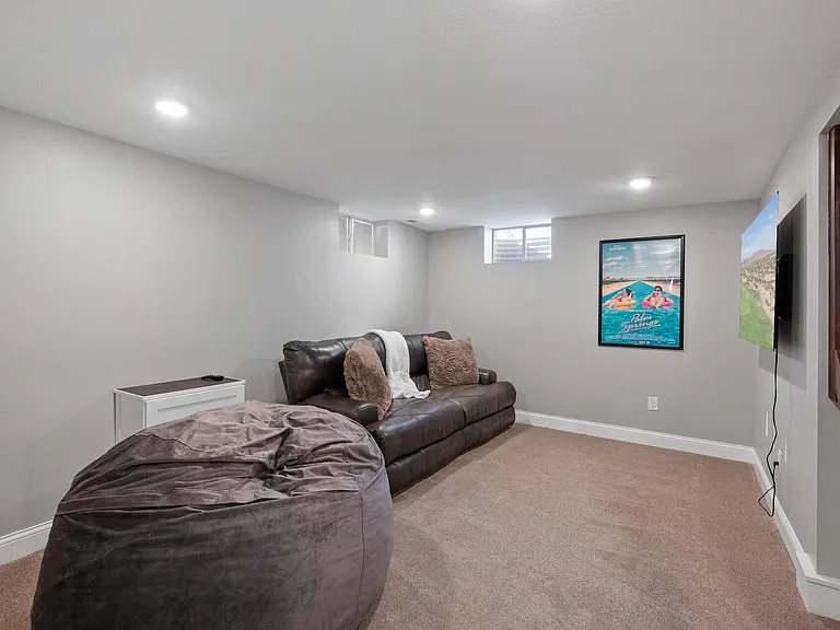 South Ln — Photo 21