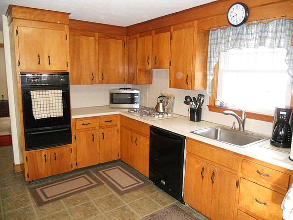 4th image of 19 Nichols Ave
