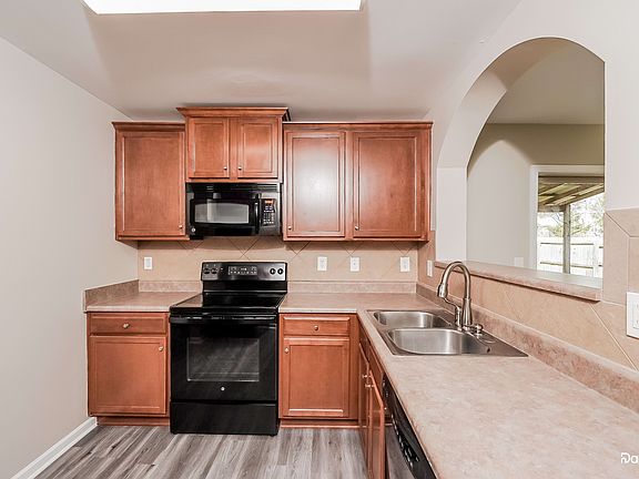 3rd image of 180 Briar Ridge Ln