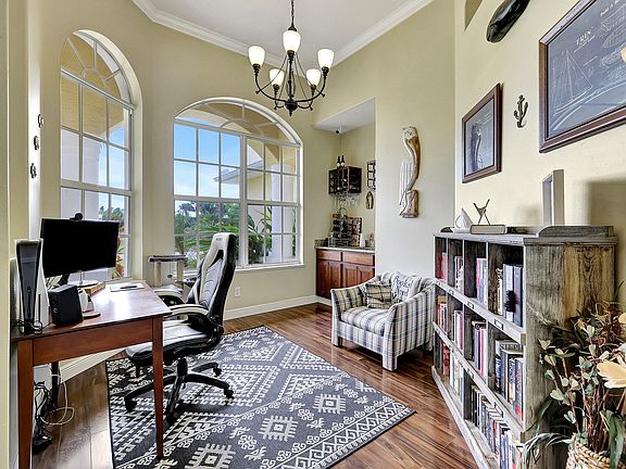 5th image of 649 SE Karrigan Terrace