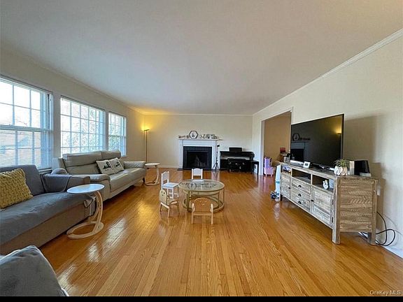 3rd image of 44A Church Ln