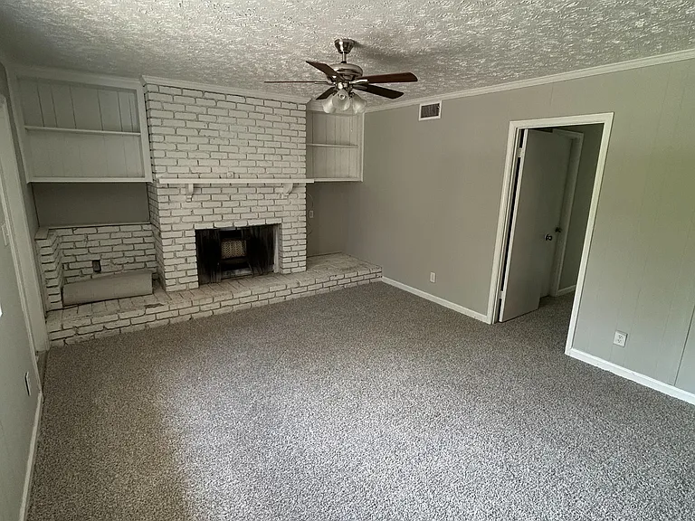 1388 Adrian Ln — Photo 11
