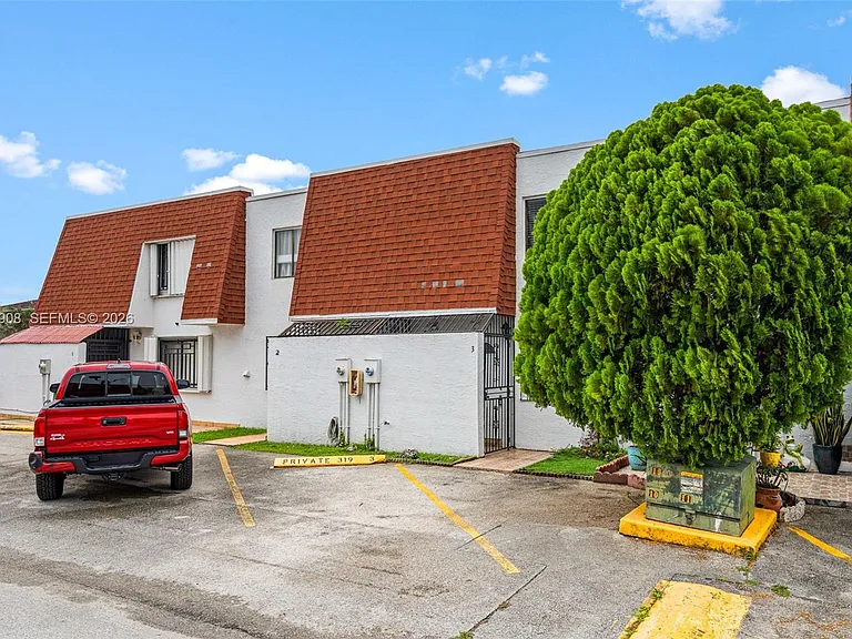 319 NW 109th Ave #3B — Photo 2