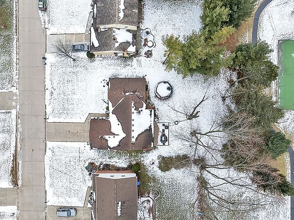 3rd image of 41837 Rayburn Dr