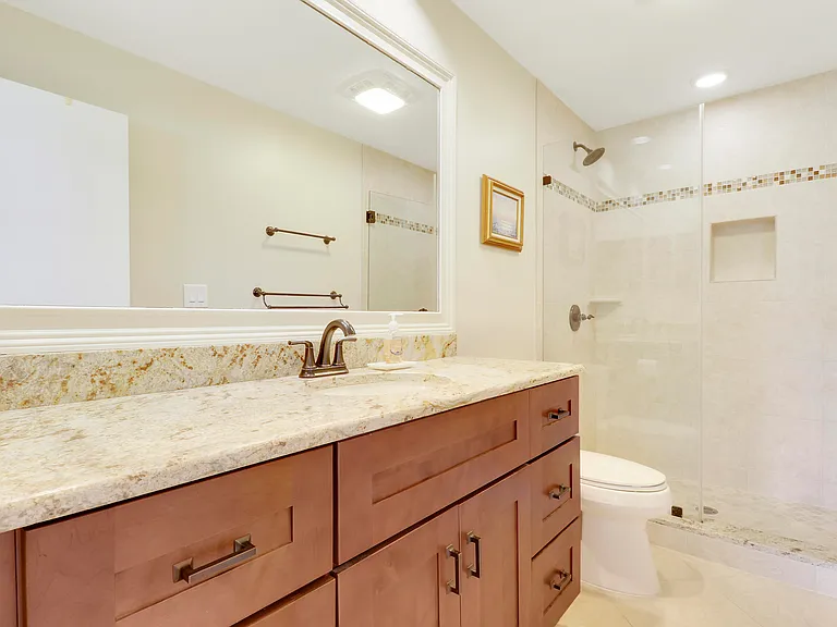 275 Beach Rd — Photo 13