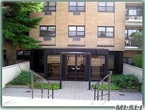 2nd image of 10 Lenox Rd APT 3C