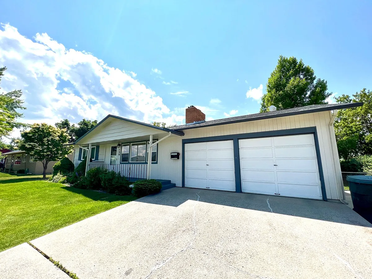 Building Photo - 136 Fairway Dr