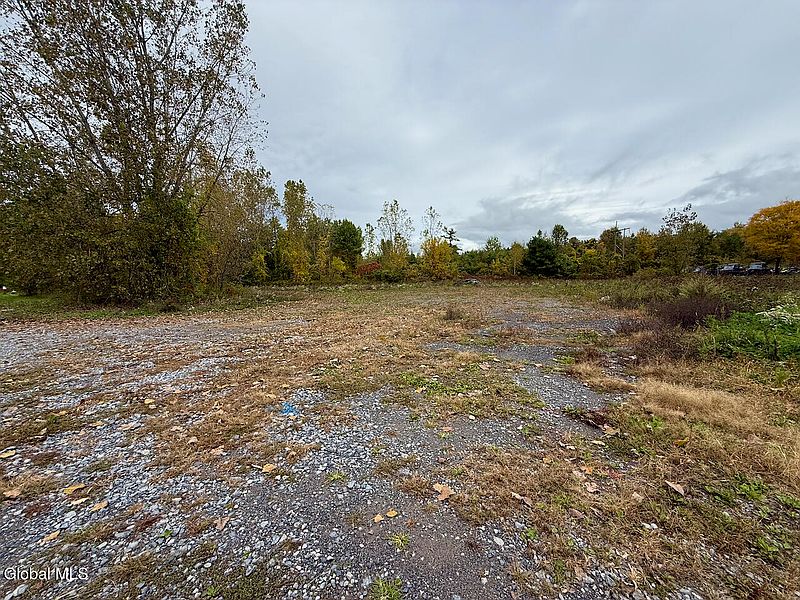 5th image of 44 E Quaker Service Road