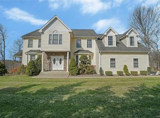 15 Ashley Dr, Newburgh, NY 12550