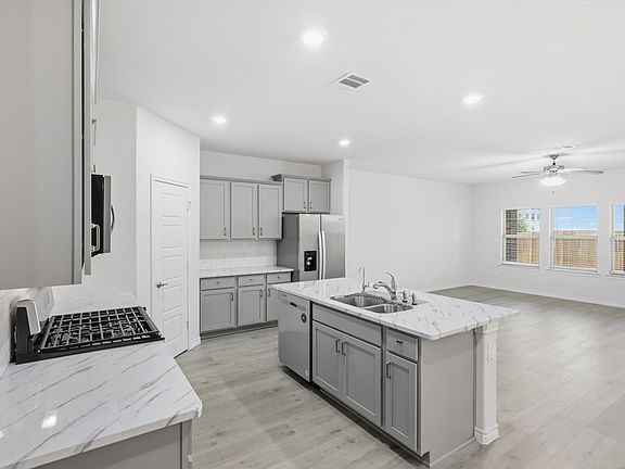 4th image of 10201 Sunnyview Ln
