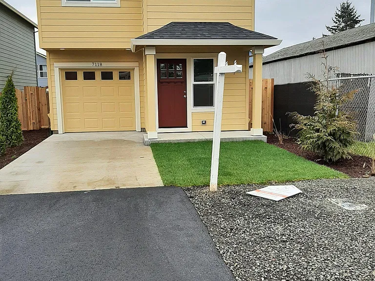 7118 SE Fern Ave — Photo 1