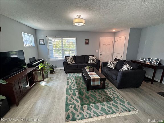 3rd image of 606 Kimball St