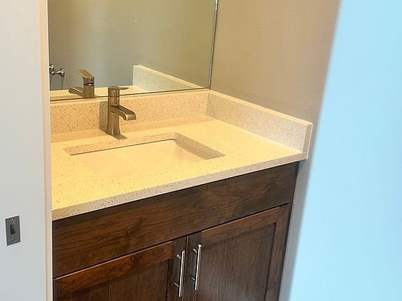 5th image of 623-627-629 E Everett Ave #633-632