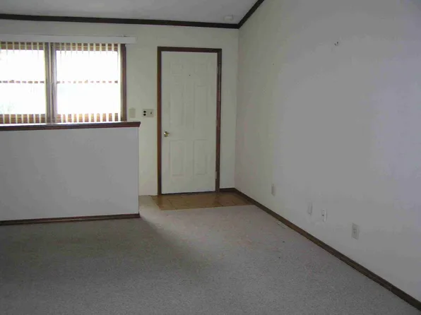 855 Hasenflu Dr, Hermitage, PA 16148