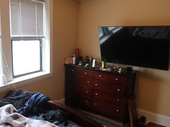 5th image of 2838 N Francisco Ave APT 1B