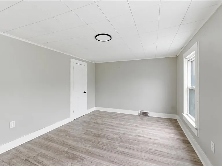 124 Wells St — Photo 15
