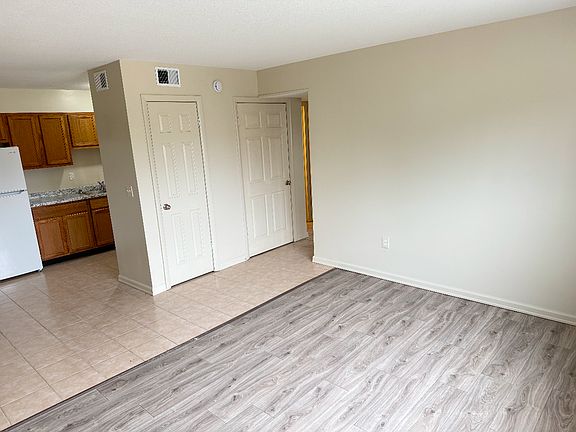 2nd image of 198 W Commercial St #11363141