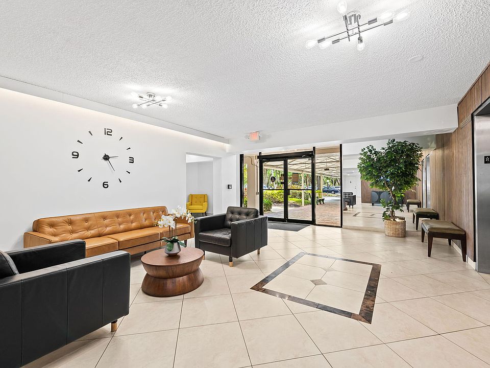 1st image of 3960 Oaks Clubhouse Drive #304
