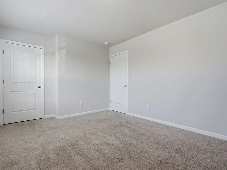 129 Cecil Rd — Photo 16