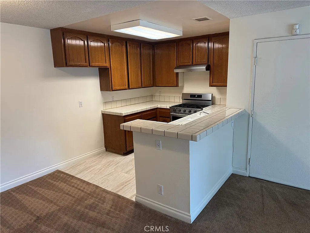 2 bed, 2.0 bath, 921 sqft, $2,850 — Photo 3
