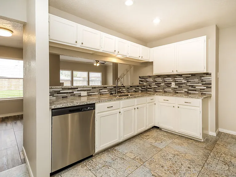 15802 Saint Lawrence Cir — Photo 9