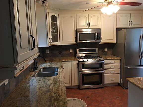 Kitchen, Work Station + Bar