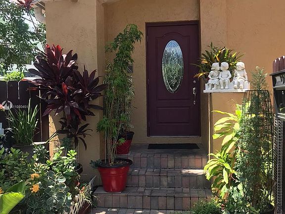 4th image of 906 NW 106th Avenue Cir
