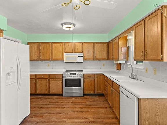 4th image of 11813 E 47th Ter