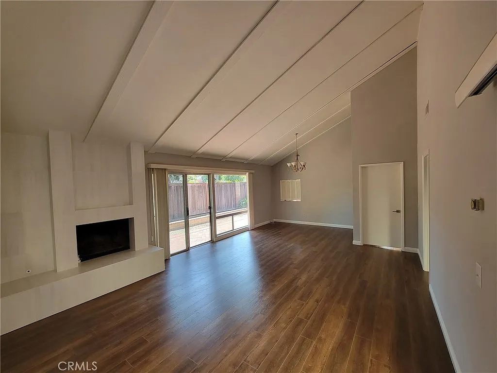 4 bed, 1916 sqft, $5,675 — Photo 3