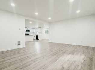 31026 20th Ave S #B, Federal Way, WA 98003