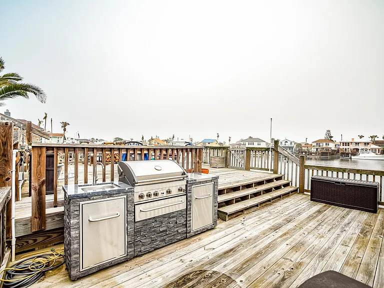 Outdoor Kitchen - Gas Grill