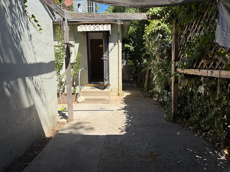 2305 39th St — Photo 14