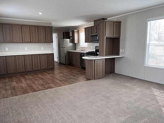 2nd image of 2329 Catalpa St #71