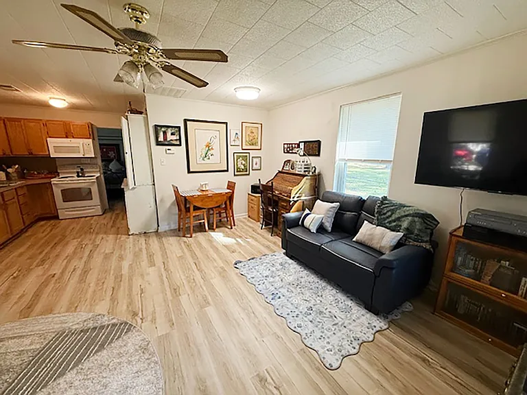 417 Houston Dr — Photo 9