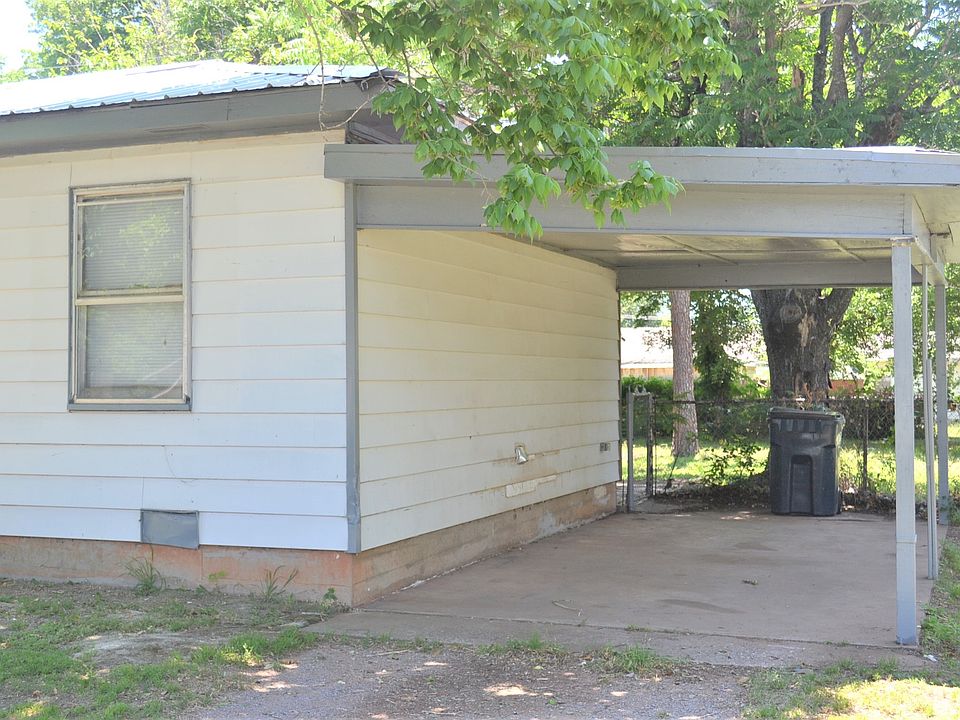 2nd image of 208 W Texas Ave