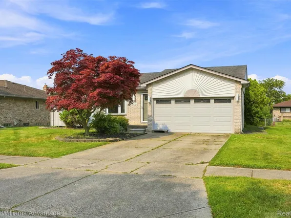 46647 Apple Ln, Macomb, MI 48044